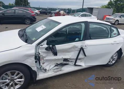 2025 Toyota Camry Le z USA, uszkodzony, nr VIN 4T1DAACK2SU072326